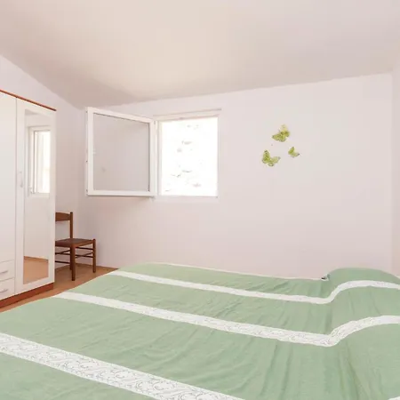 Two-bedroom In Daire Ražanac